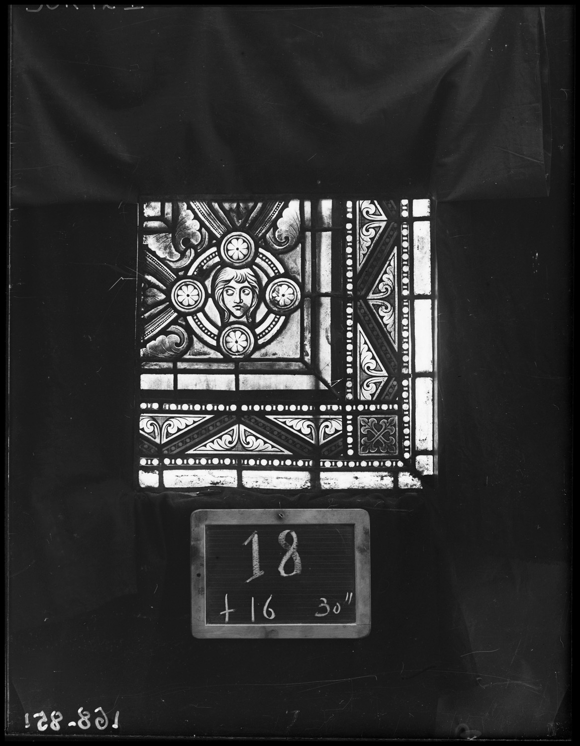 Panneau de vitrail 18 [Baie 111]