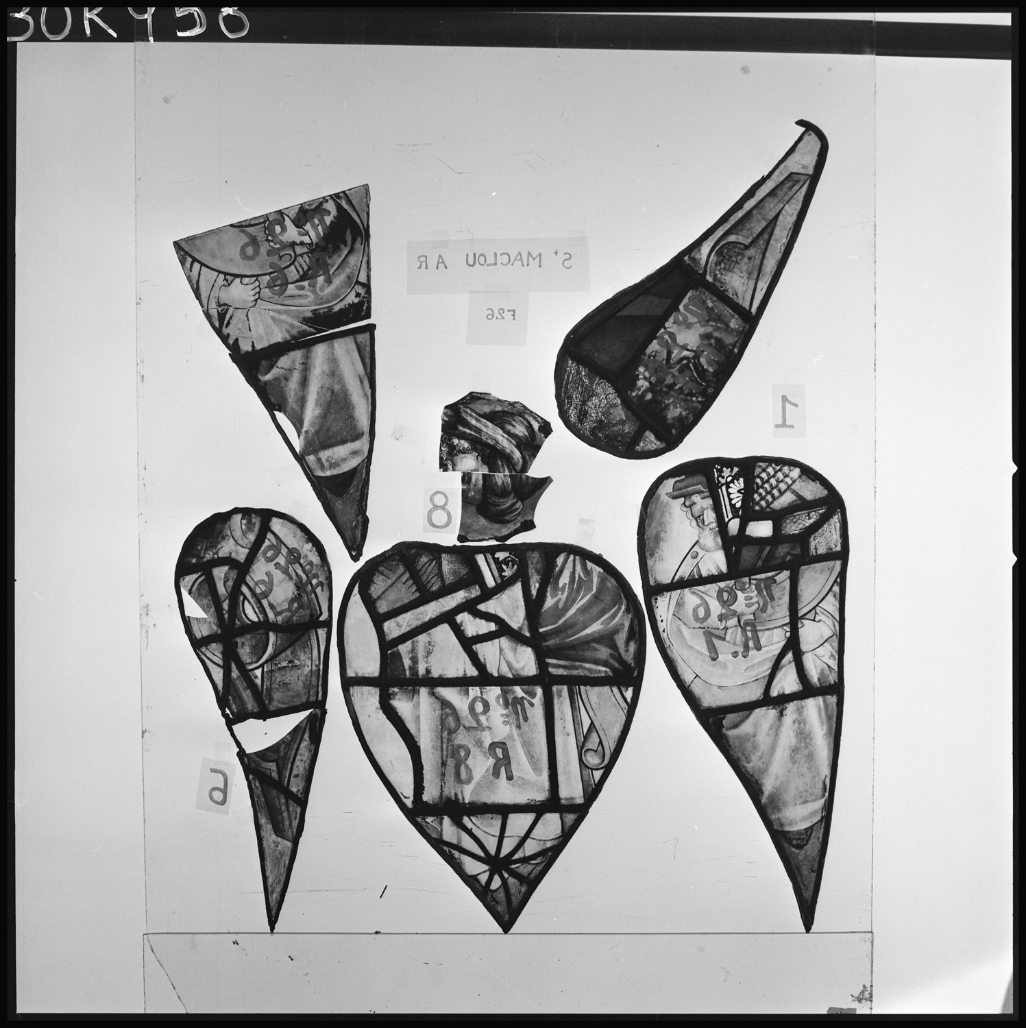 Baie 26, panneaux de vitrail 1, 6 et 8