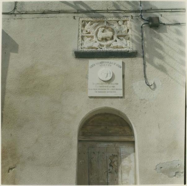 bas-relief : l'Agneau cantonné des 4 symboles des évangélistes, vue générale