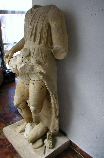 statue monumentale du dieu Priape. Vue générale, trois-quarts droite. - © Ministère de la Culture (France), Médiathèque du patrimoine et de la photographie (objets mobiliers), tous droits réservés