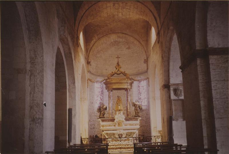 maître-autel ; statues : Vierge à l'enfant, saint-Benoît, sainte Scholastique, vue générale - © Ministère de la Culture (France), Médiathèque du patrimoine et de la photographie (objets mobiliers), tous droits réservés