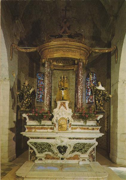 maître-autel ; statues : Vierge à l'enfant, saint-Benoît, sainte Scholastique, vue générale - © Ministère de la Culture (France), Médiathèque du patrimoine et de la photographie (objets mobiliers), tous droits réservés