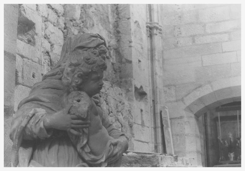 statue : la Vierge à l'enfant, vue partielle