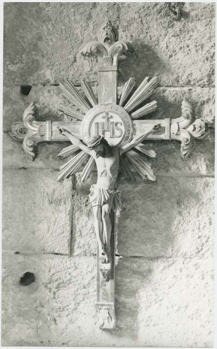 Statue : Christ en croix (19e siècle) de la sacristie de la première chapelle Nord