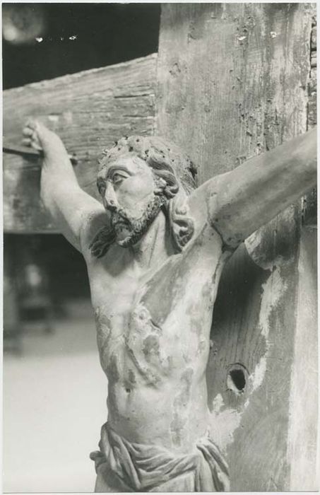 Statue : Christ en croix de la 2e chapelle Sud