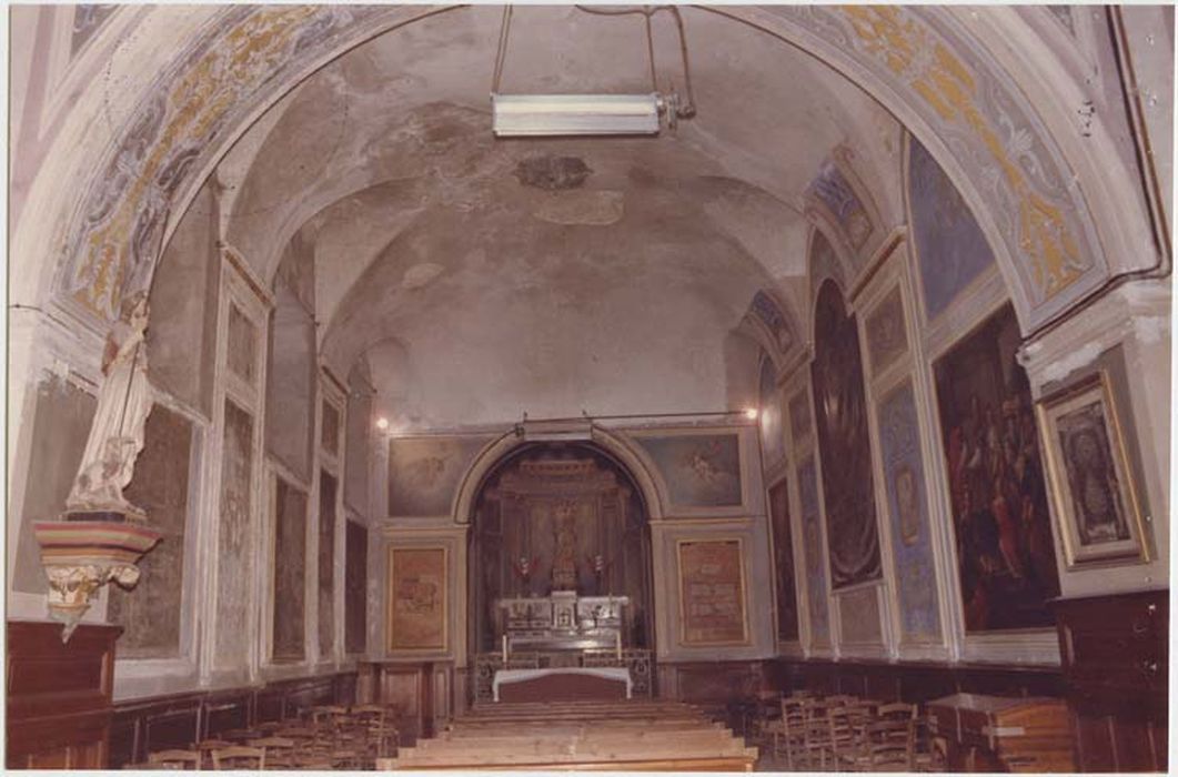 ensemble de l'autel secondaire de la Vierge (autel, 2 chandeliers d'autel, clôture de chapelle)