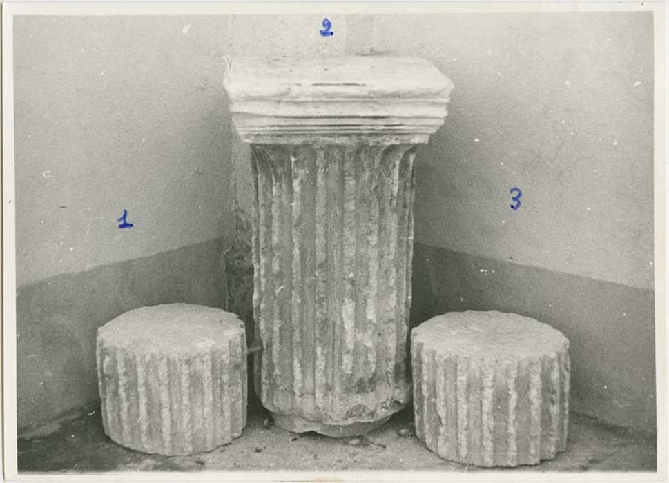 ensemble de 5 fragments de colonne cannelée