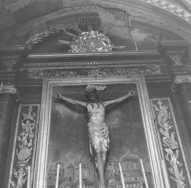 retable, revêtement mural,  bas-relief, le Christ en croix