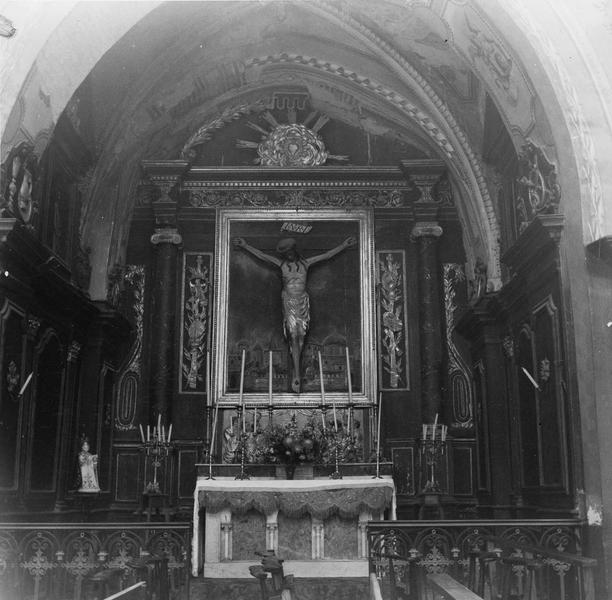 retable, revêtement mural, deux bas-reliefs, le Christ en croix