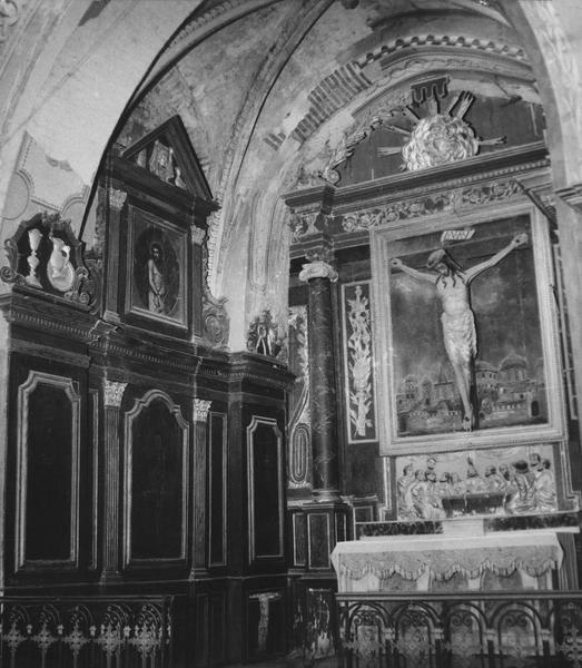 retable, revêtement mural, deux bas-reliefs, le Christ en croix