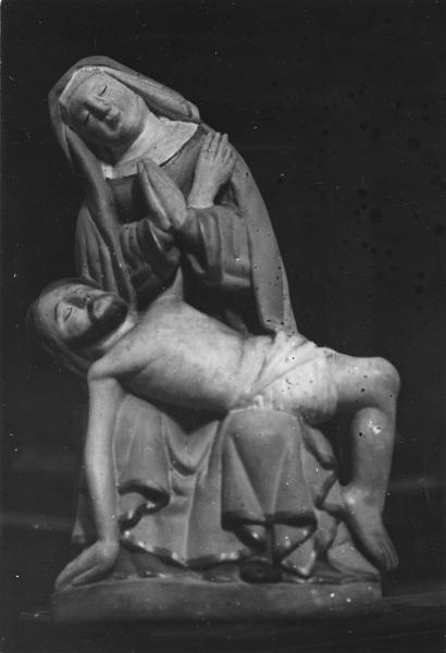 groupe sculpté : Vierge de Pitié - © Ministère de la Culture (France), Médiathèque du patrimoine et de la photographie (objets mobiliers), tous droits réservés