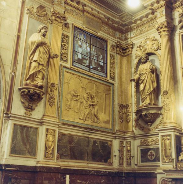retable, deux statues, bas-relief, lambris de couvrement du maître-autel, détail - © Ministère de la Culture (France), Médiathèque du patrimoine et de la photographie (objets mobiliers), tous droits réservés
