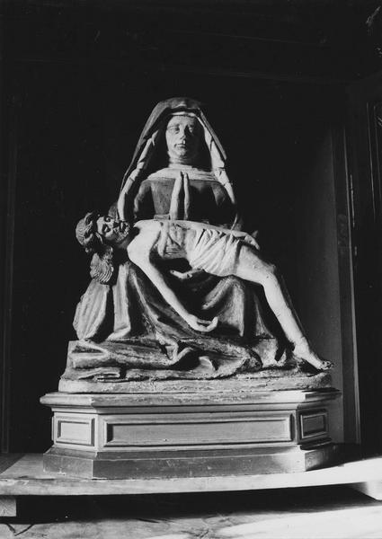 Groupe sculpté : Vierge de Pitié