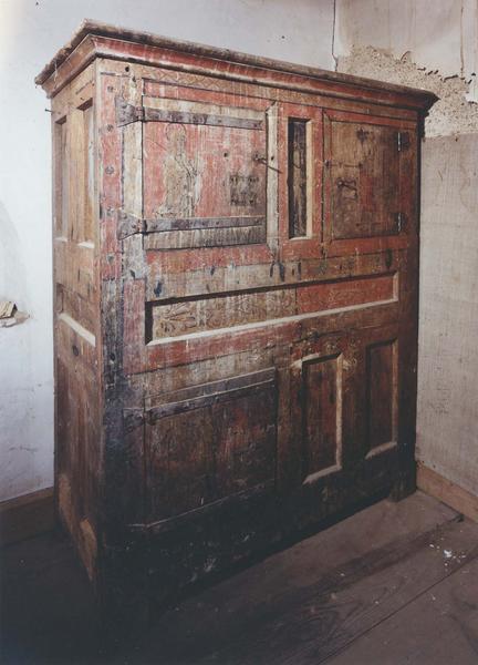 armoire avec quatre portes, vue d'ensemble - © Ministère de la Culture (France), Médiathèque du patrimoine et de la photographie (objets mobiliers), tous droits réservés