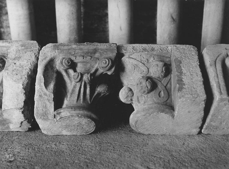 détails des chapiteaux du bas - © Ministère de la Culture (France), Médiathèque du patrimoine et de la photographie (objets mobiliers), tous droits réservés