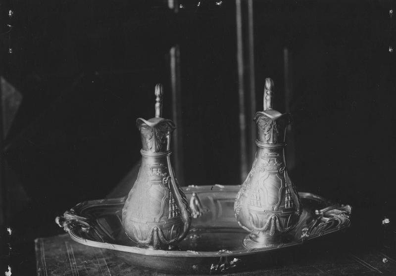 deux burettes, plateau à burettes (ensemble de la chapelle)