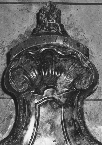 fontaine de sacristie, détail