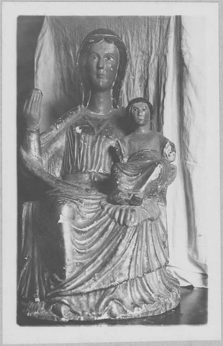 statue : Vierge à l'enfant