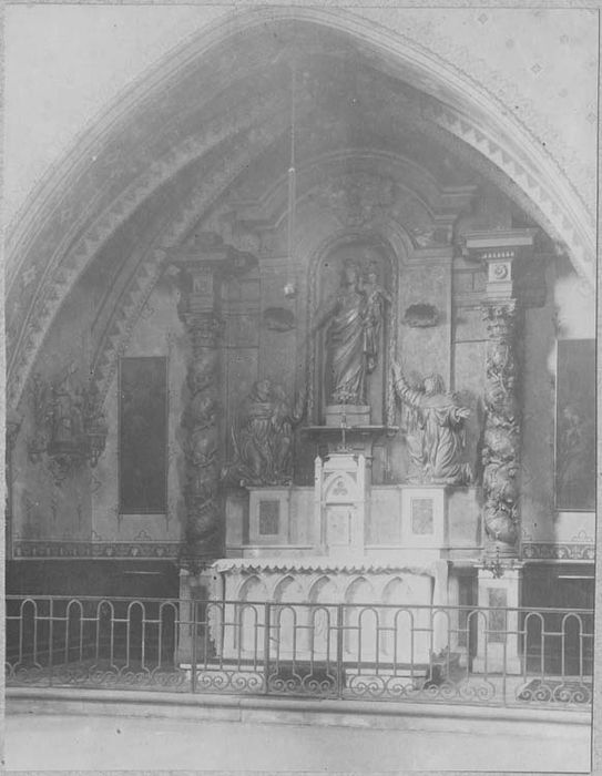 retable, statues (retable architecturé à niche) : Vierge à l'Enfant, saint Dominique, sainte Catherine de Sienne