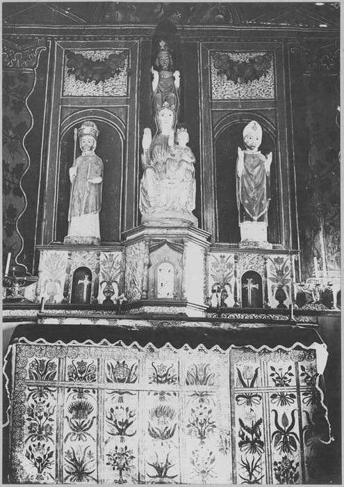 retable, tabernacle, autel, devant d'autel, statues : Saint Jacques, saint Blaise, saint Pierre, Vierge à l’Enfant dite Vierge à la pomme - © Ministère de la Culture (France), Médiathèque du patrimoine et de la photographie, diffusion RMN-GP