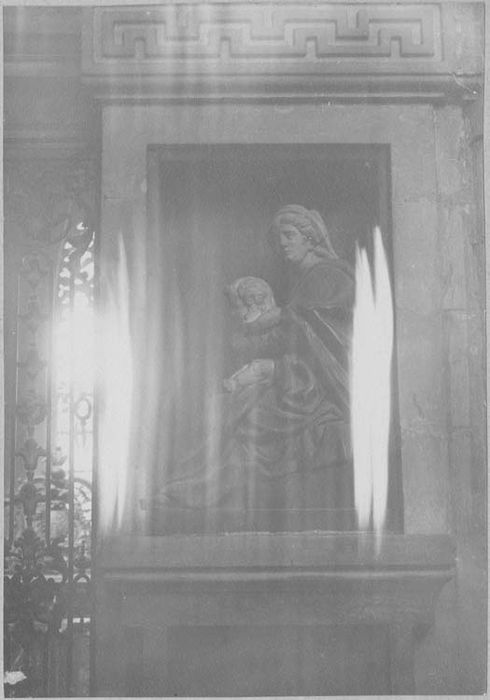 statue : Vierge à l'Enfant