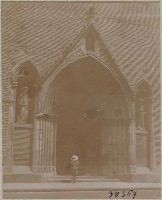 église paroissiale Notre-Dame du Taur : Portail, vue générale