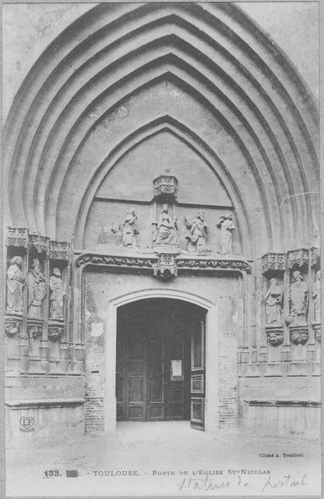 Eglise Saint-Nicolas : Portail, vue générale