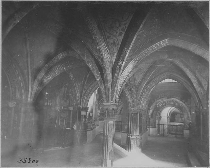 abbaye, basilique Saint-Sernin, actuellement église paroissiale : Crypte, vue partielle