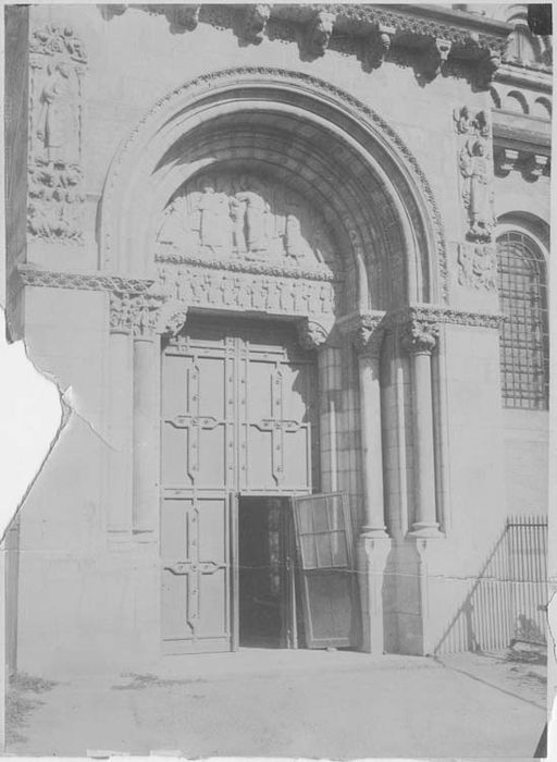 abbaye, basilique Saint-Sernin, actuellement église paroissiale : Portail, vue générale