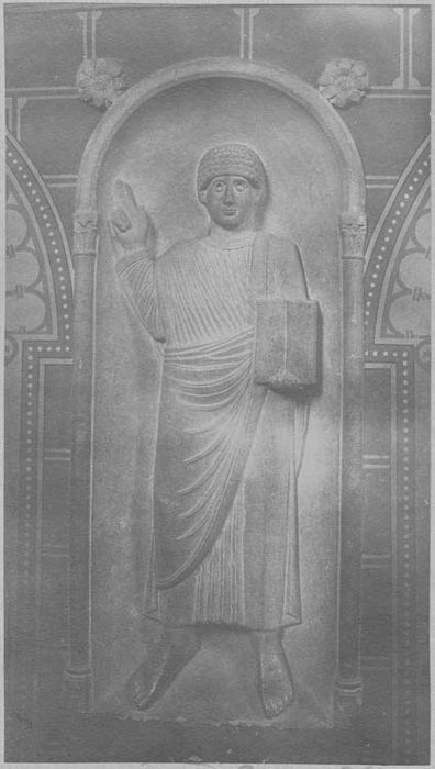 bas-relief : Personnage bénissant