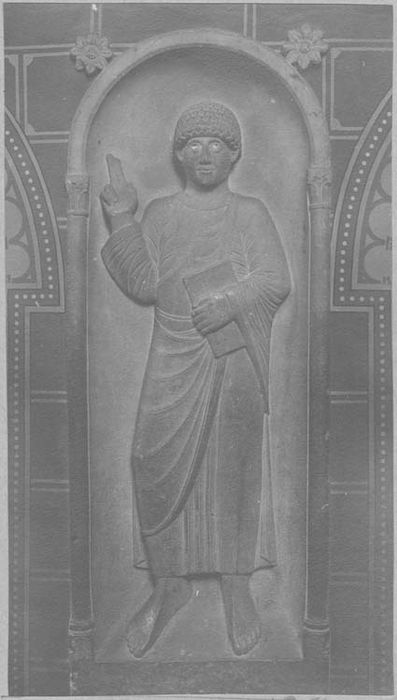 bas-relief : Personnage bénissant