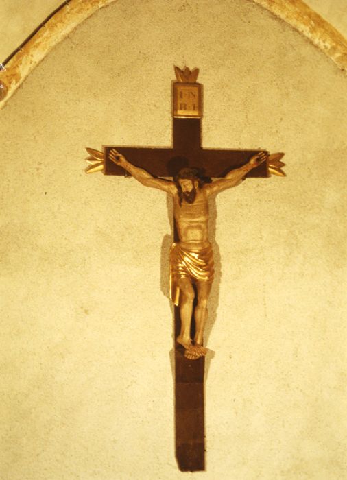 statue : Christ en croix