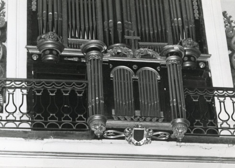 orgue de tribune, vue partielle