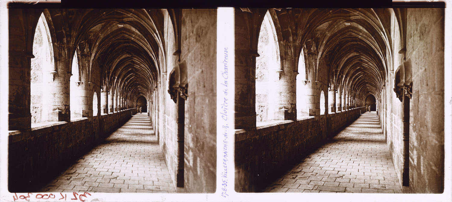 Perspective sur la galerie à arcades du grand cloître