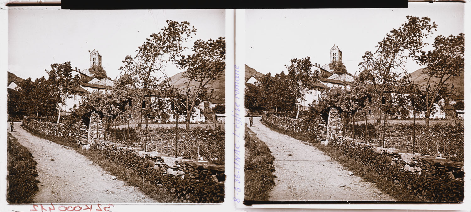 Village et clocher de l’église romane