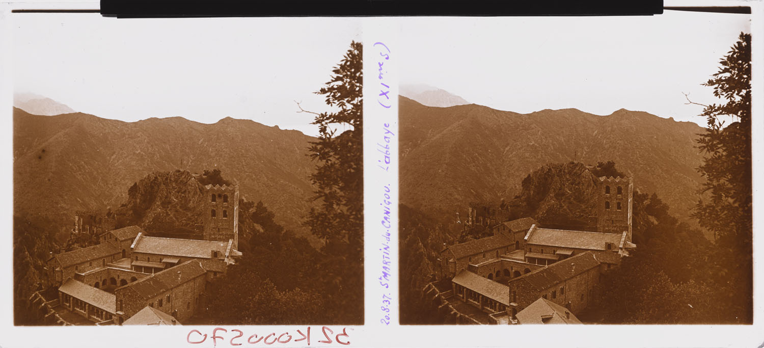 Vue plongeante sur l’ensemble de l’abbaye