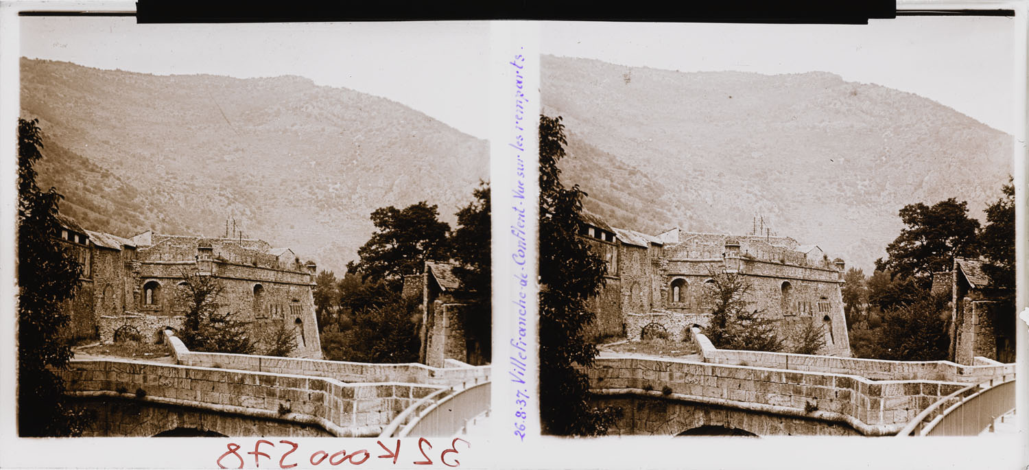 Pont franchissant la Têt et remparts de la ville