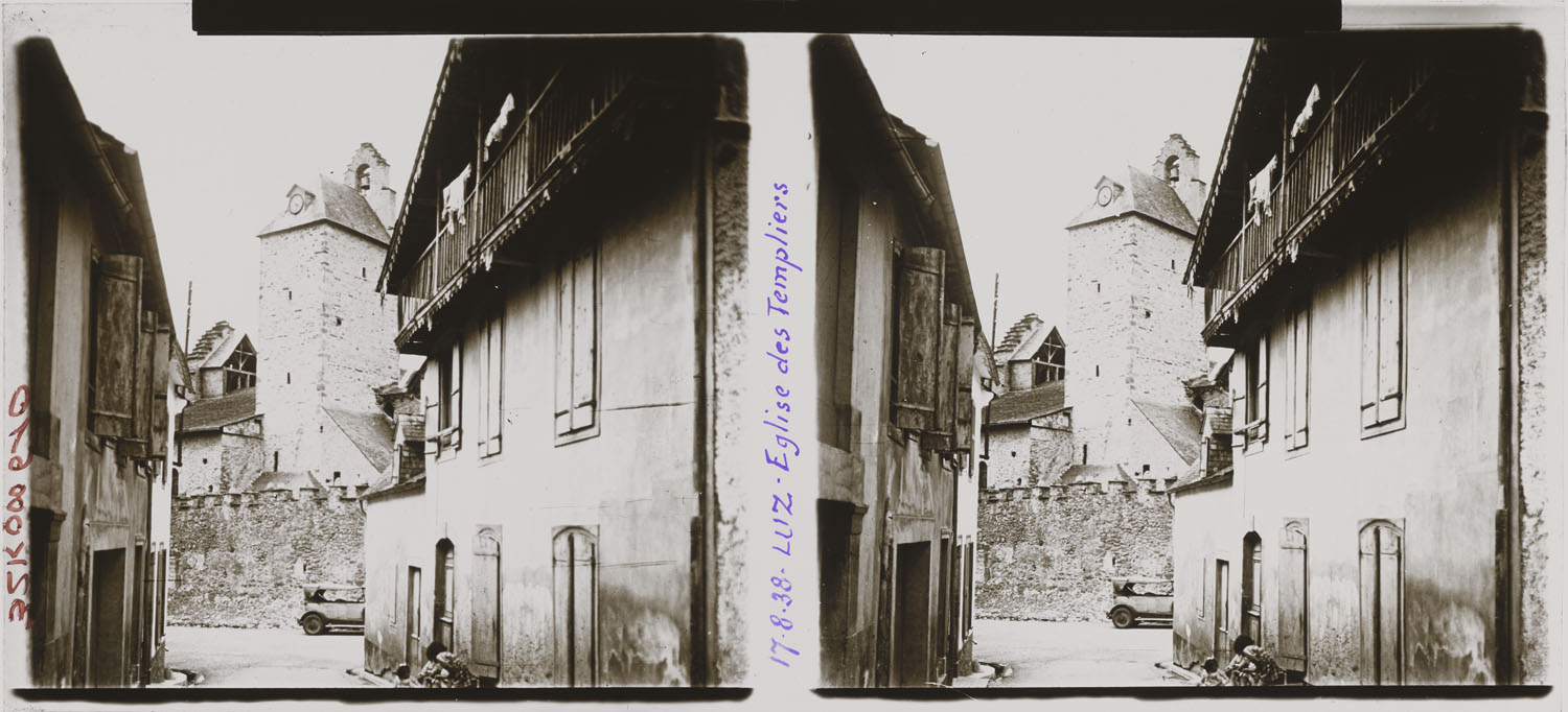 Perspective sur l’arrière du clocher prise depuis la rue Era Pachero