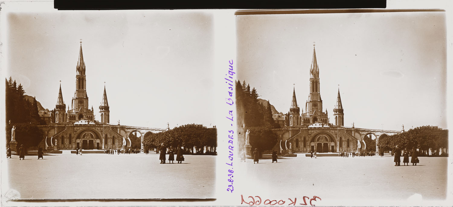 Façade d’accès à la basilique Notre-Dame du Rosaire