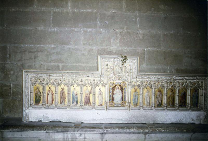 autel, stalles, lambris de revêtement