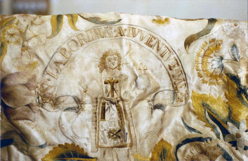 voile de calice : Le Christ revêtu d'une chasuble ornée des instruments de la passion - © Ministère de la Culture (France), Médiathèque du patrimoine et de la photographie (objets mobiliers), tous droits réservés