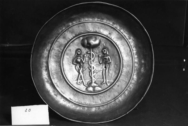 plat de quête : Adam et Eve - © Ministère de la Culture (France), Médiathèque du patrimoine et de la photographie (objets mobiliers), tous droits réservés