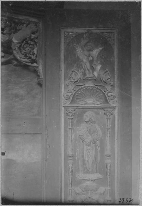 bas-relief (triptyque) : la Crucifixion, vue partielle