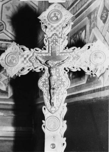 croix d'autel, crucifix