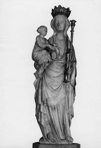groupe sculpté : Vierge à l'enfant