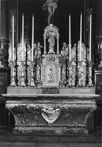 maître-autel, retable, statue de la Vierge et sa niche