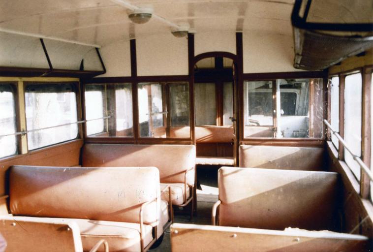 matériel de transport ferroviaire (autorail à deux essieux, NTM104), intérieur