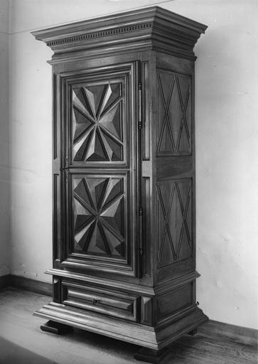 armoire style Louis XIII - © Ministère de la Culture (France), Médiathèque du patrimoine et de la photographie, diffusion RMN-GP