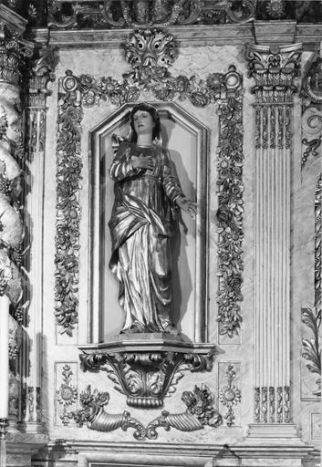 Statue du retable du maître-autel : La Vierge