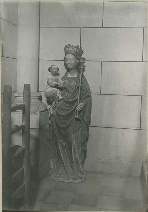 statue : Vierge à l'Enfant